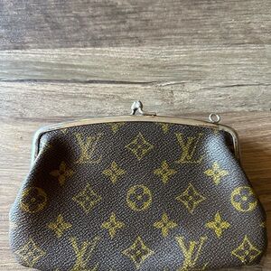 LOUIS VUITTON Kisslock Clutch bag